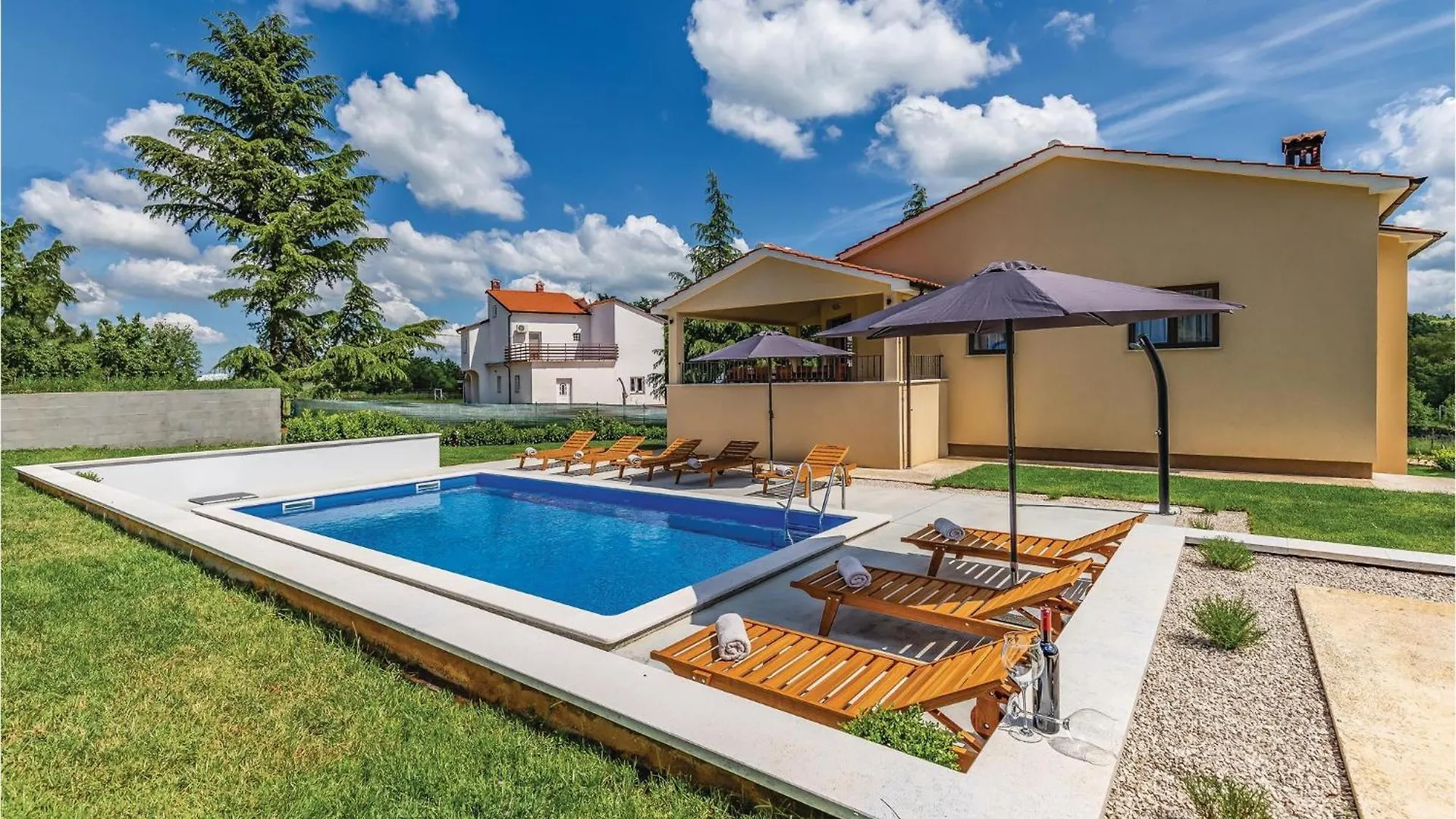 Contacts de Amazing Home In Pazin With Wifi